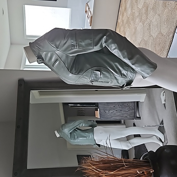 Danier Leather Jacket Size XS - Picture 5 of 10